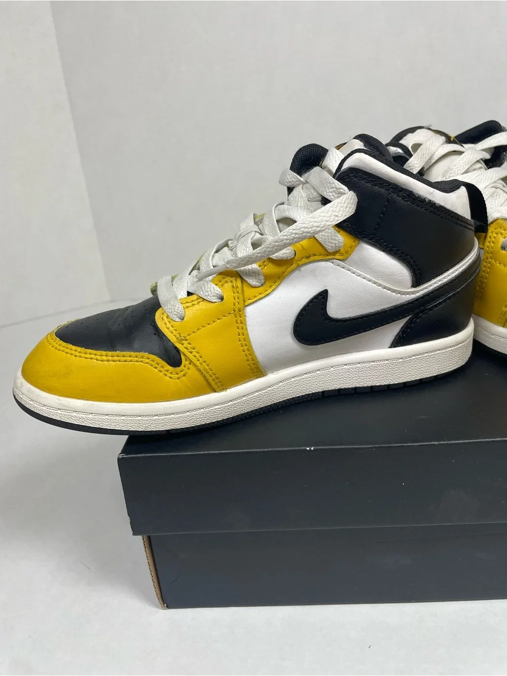 Little Kid's Jordan 1 Mid Yellow Ochre/Black-White (PS) (DQ8424 701) - 2.5Y